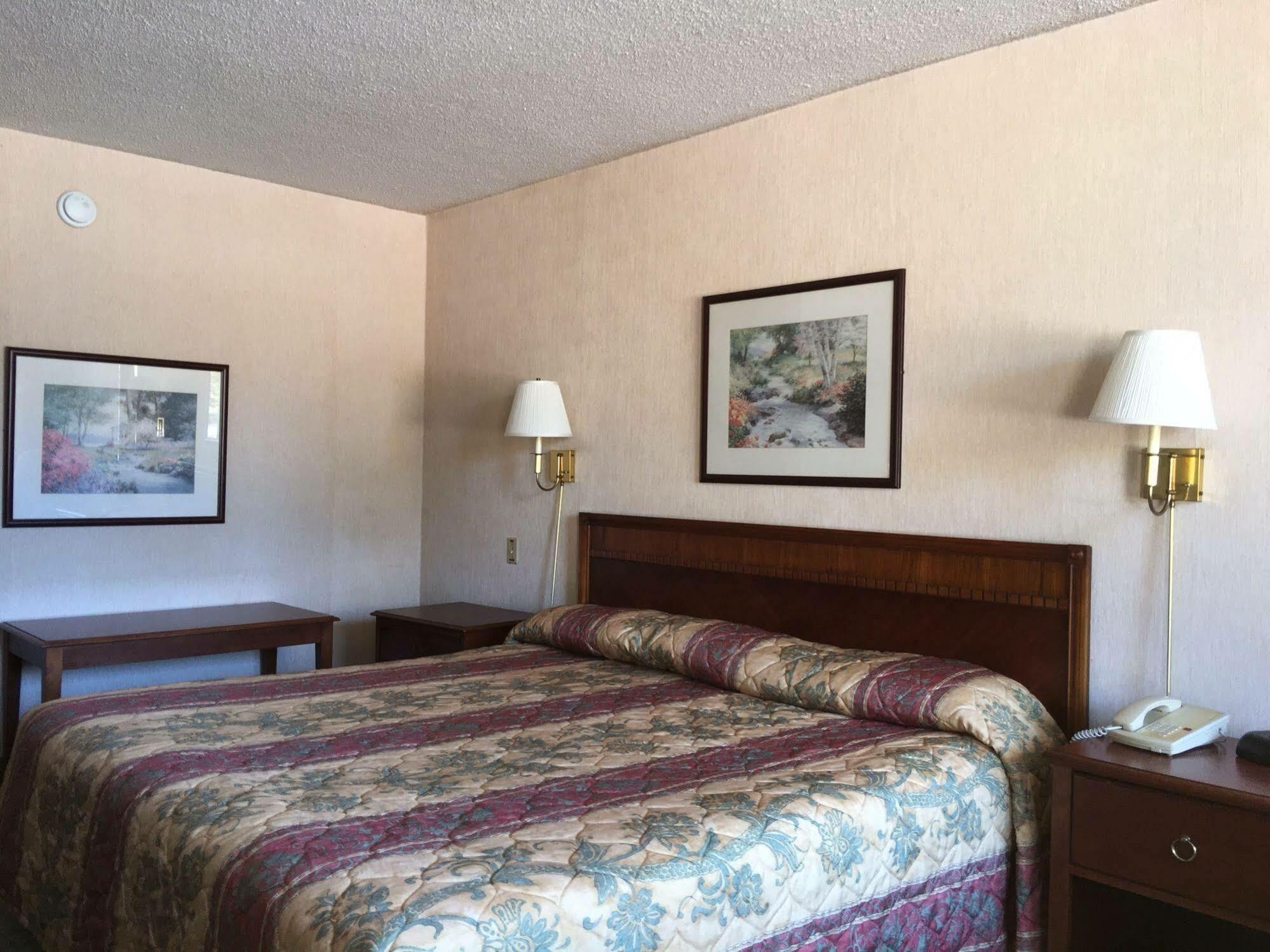 Landmark Inn Hartsville Exterior foto