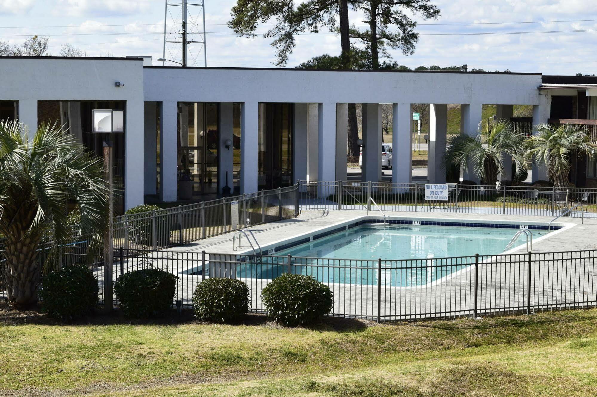 Landmark Inn Hartsville Exterior foto